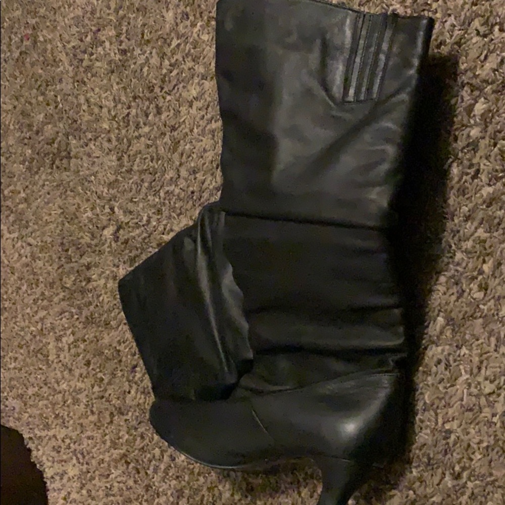 Black leather boots - Picture 3 of 3